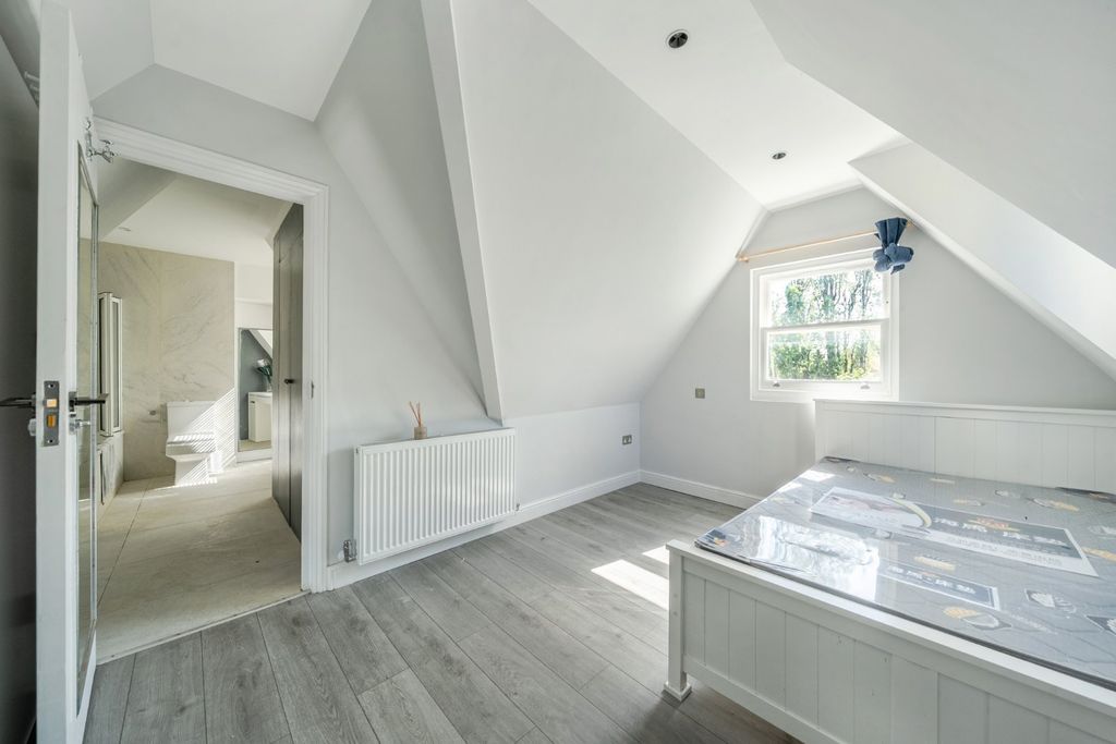 Property photo 3 of 17 Picture No. 11