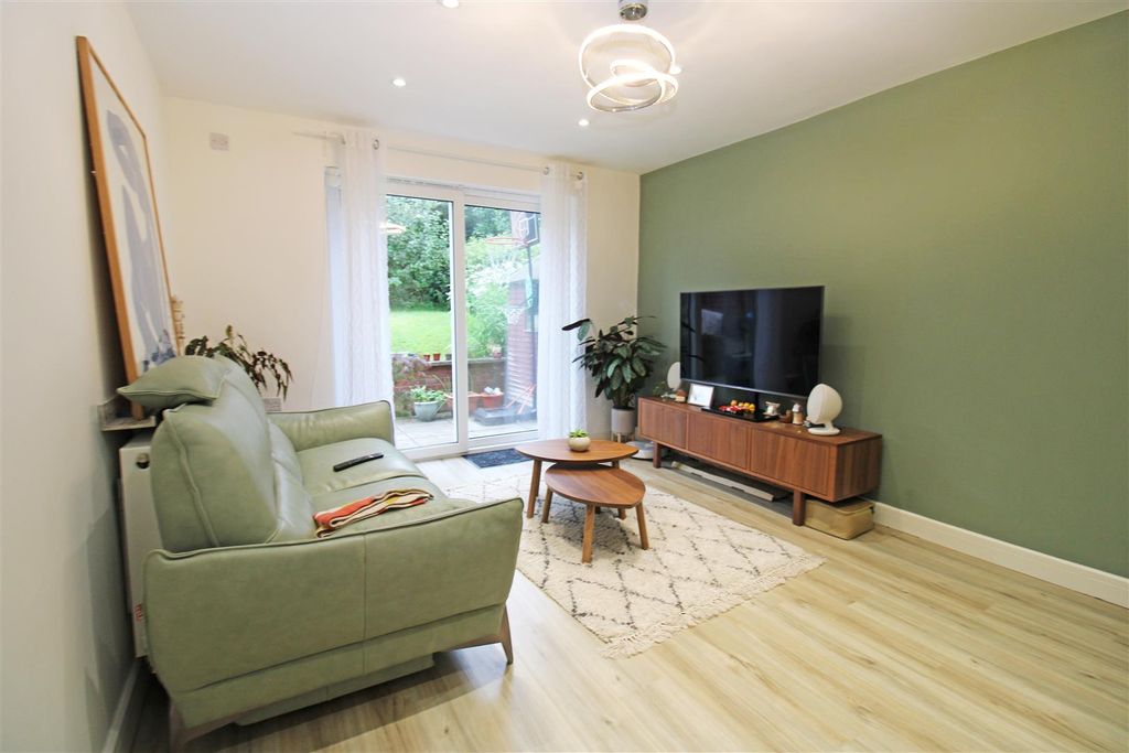 Property photo 3 of 18 Living Room