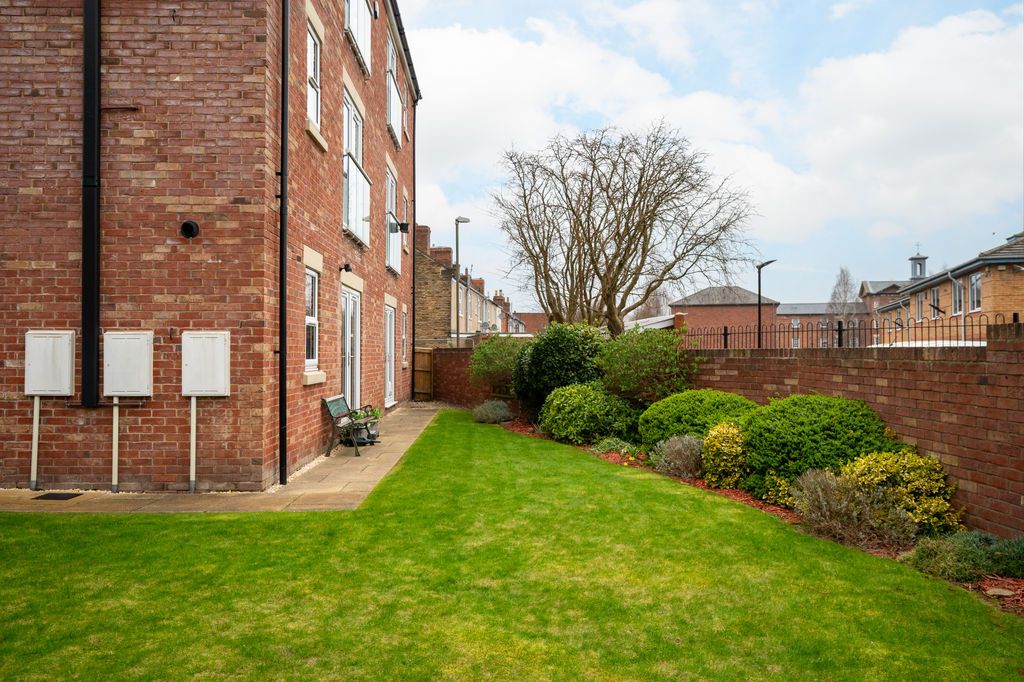 Additional image 24 of 2 bed flat for saleLime Tree House, Hunters Walk, Chesterfield S40