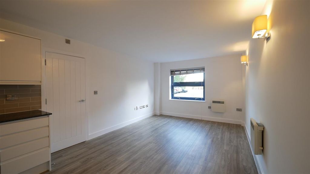 Property photo 3 of 9 Lounge/Kitchen