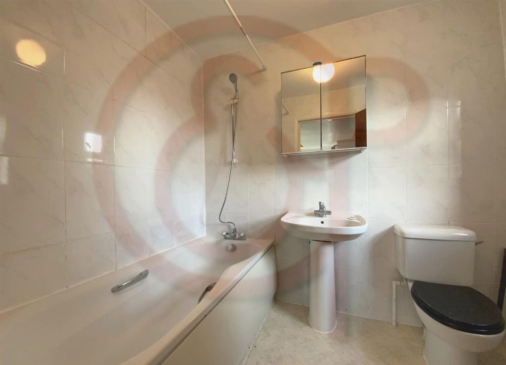 Property photo 3 of 5 Master Bathroom.Jpg