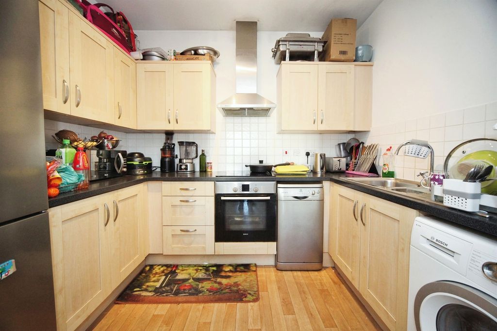 Property photo 3 of 9