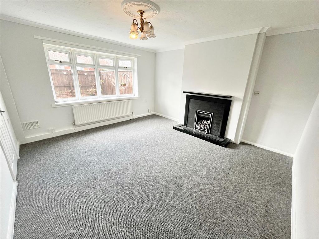Property photo 2 of 12 Lounge