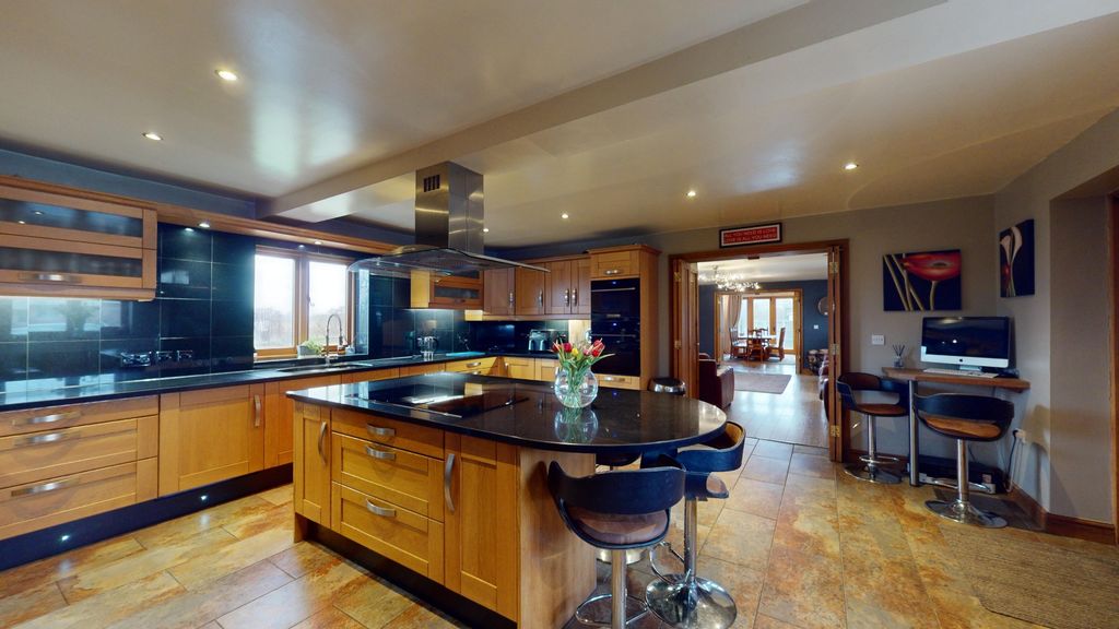 Property photo 3 of 50 3890396