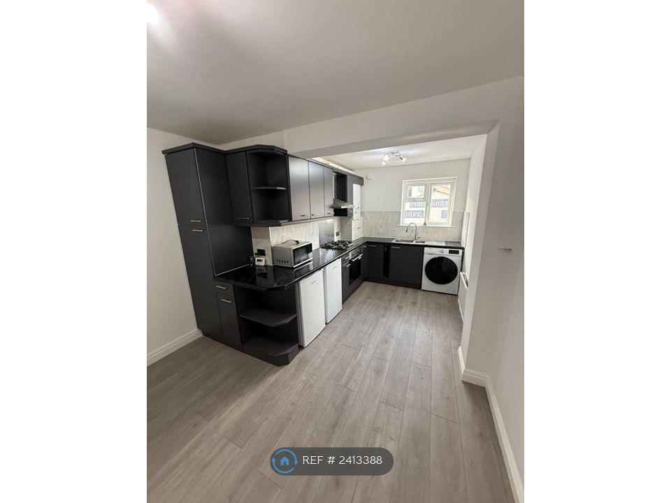 Property photo 1 of 11 Brand New Kitchen And Appliances