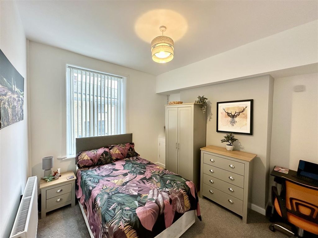 Property photo 3 of 10 Room 1