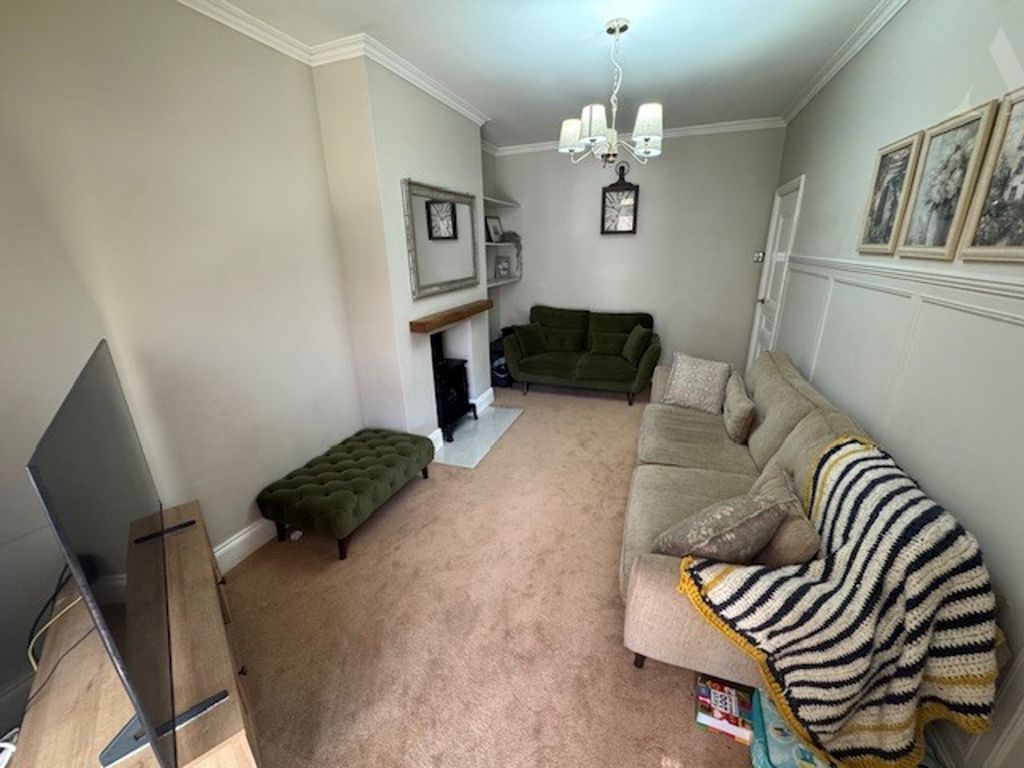 Property photo 3 of 17 81 Finnemore Road Reception Room 2.Jpeg