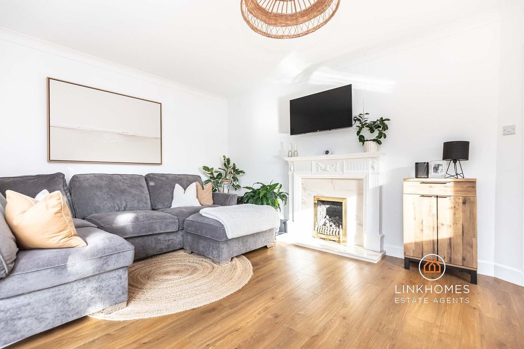 Property photo 2 of 33