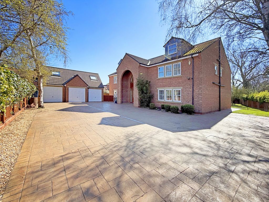 Property photo 1 of 50