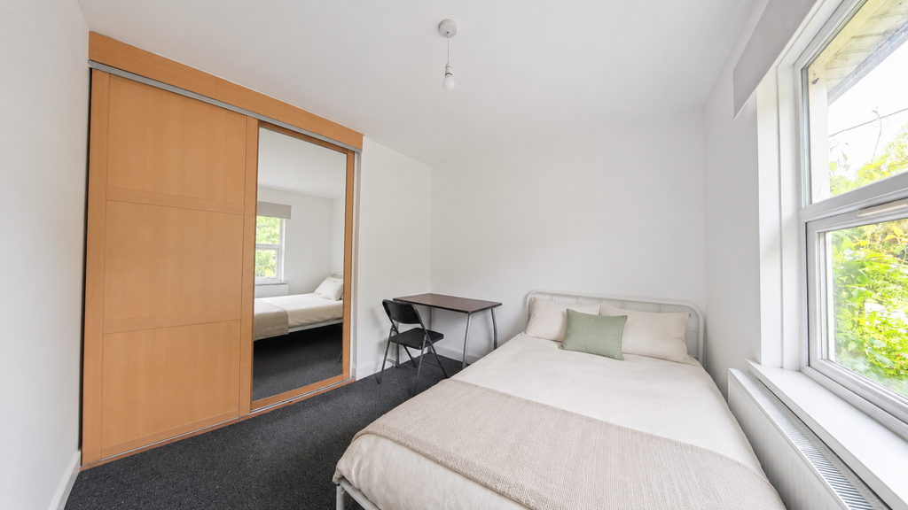 Property photo 1 of 14 Bed 4