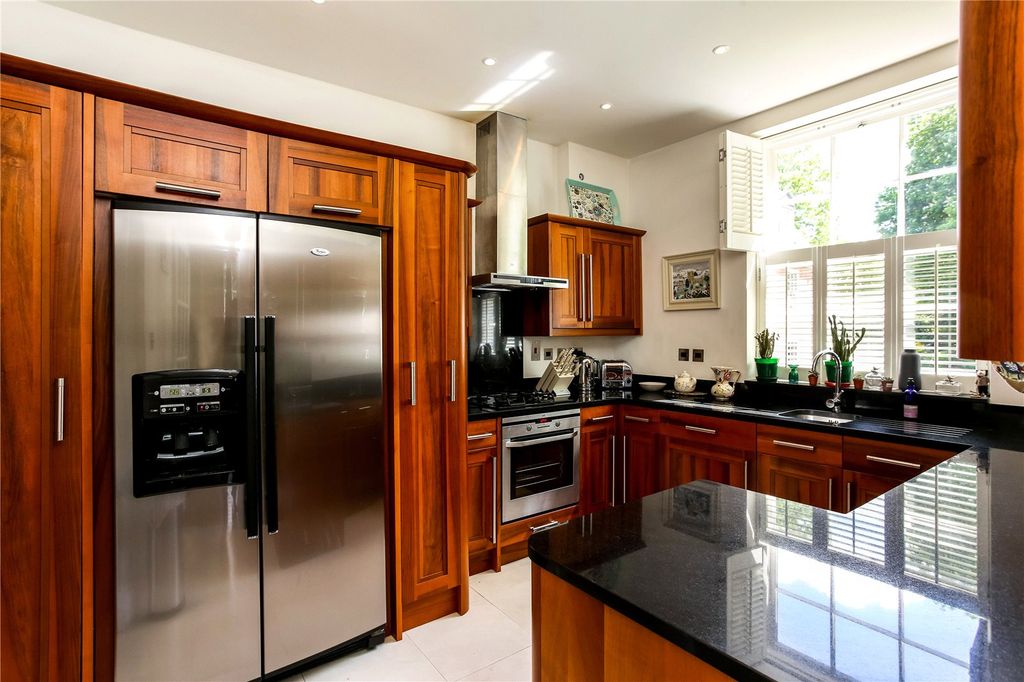 Property photo 2 of 11 Kitchen