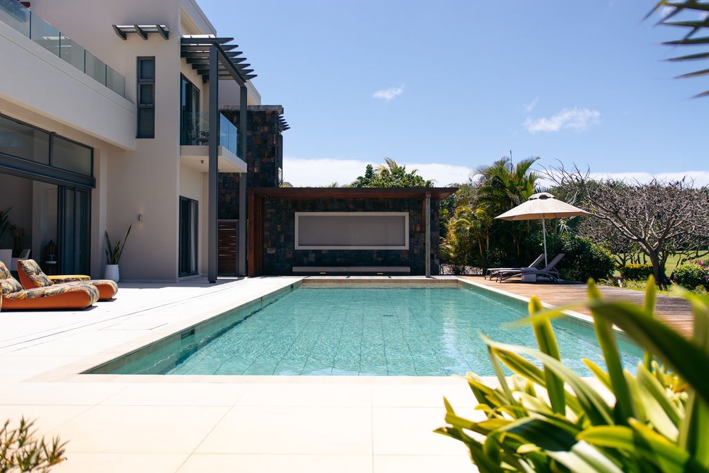 Property photo 2 of 36