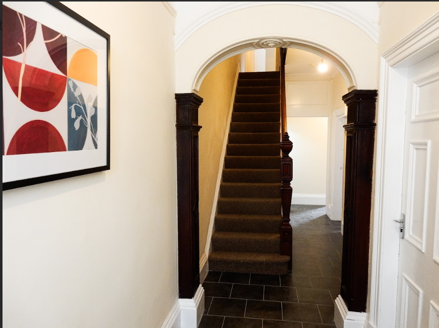 Property photo 2 of 11 Hallway