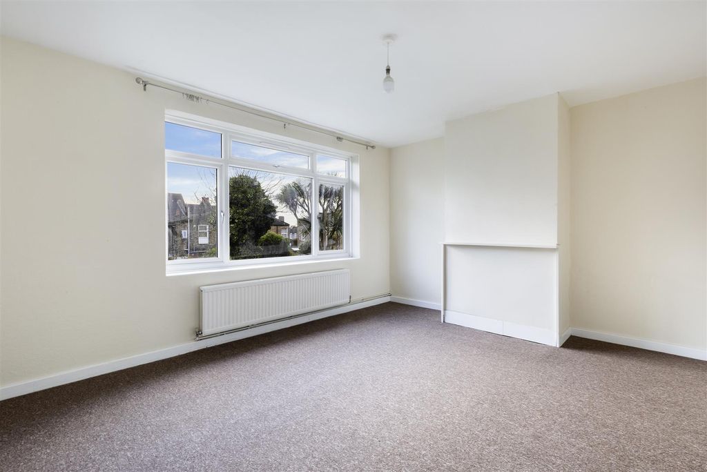 Property photo 2 of 12 Barnfield Lodge (2).Jpg