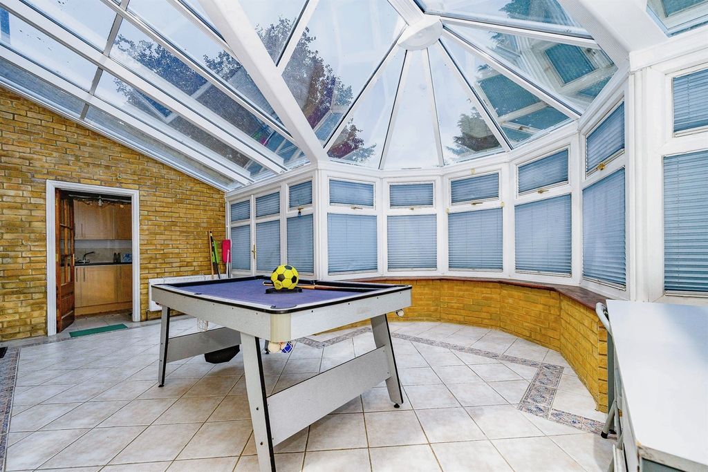 Additional image 4 of 6 bed detached house for saleRingwood Road, Luton LU2