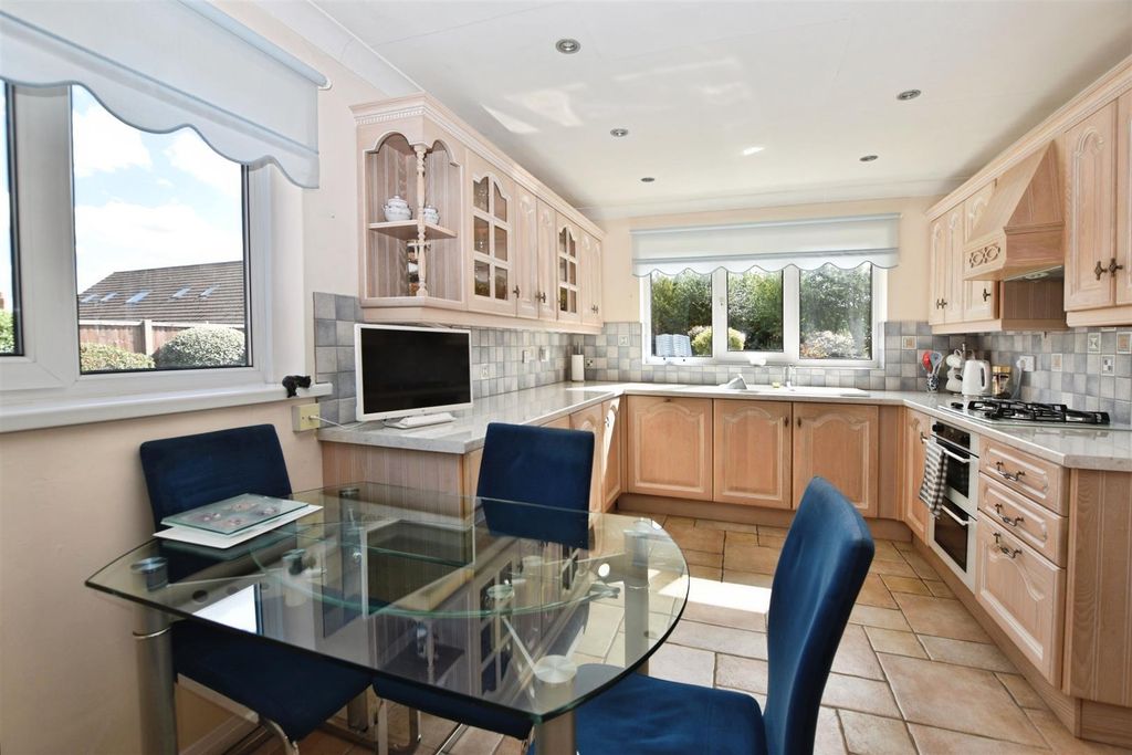 Property photo 3 of 23 Kitchen / Diner