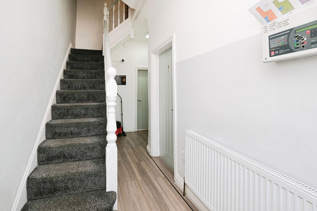Property photo 3 of 31 Pbox-Img.Jpg
