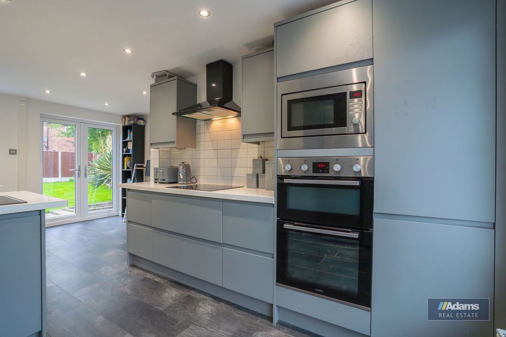 Property photo 3 of 28