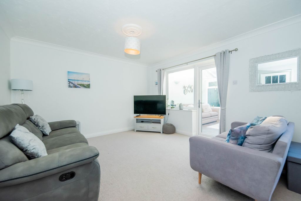 Property photo 3 of 18 Living Room