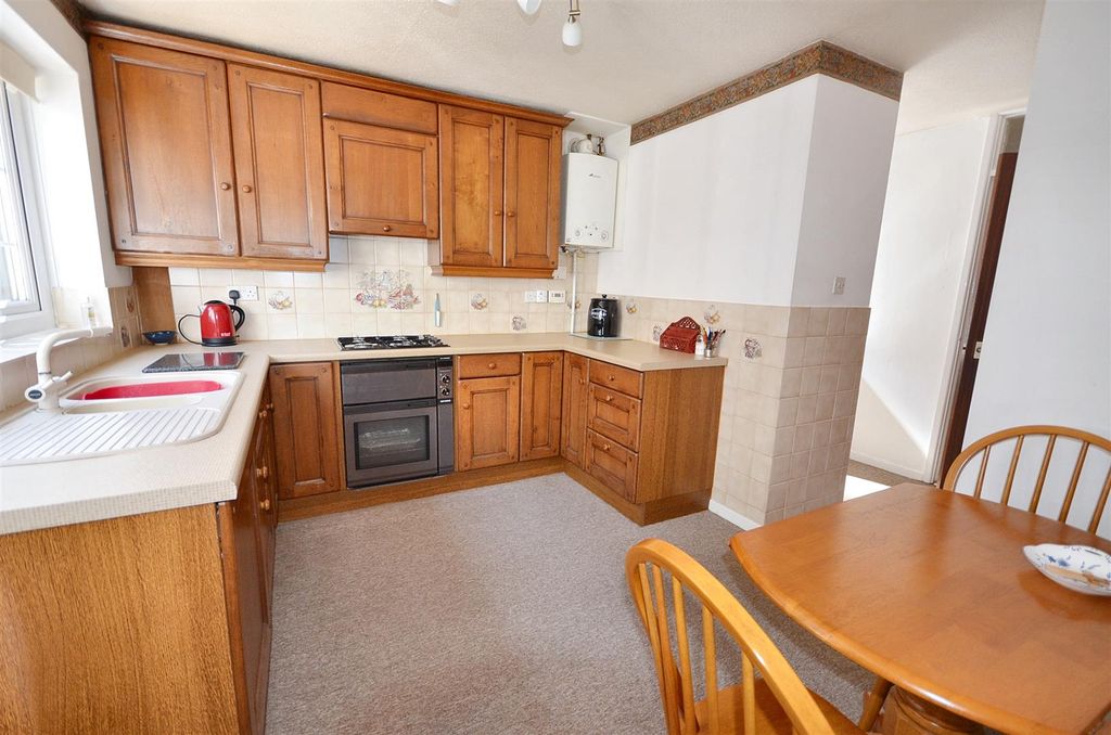 Property photo 3 of 14 Kitchen