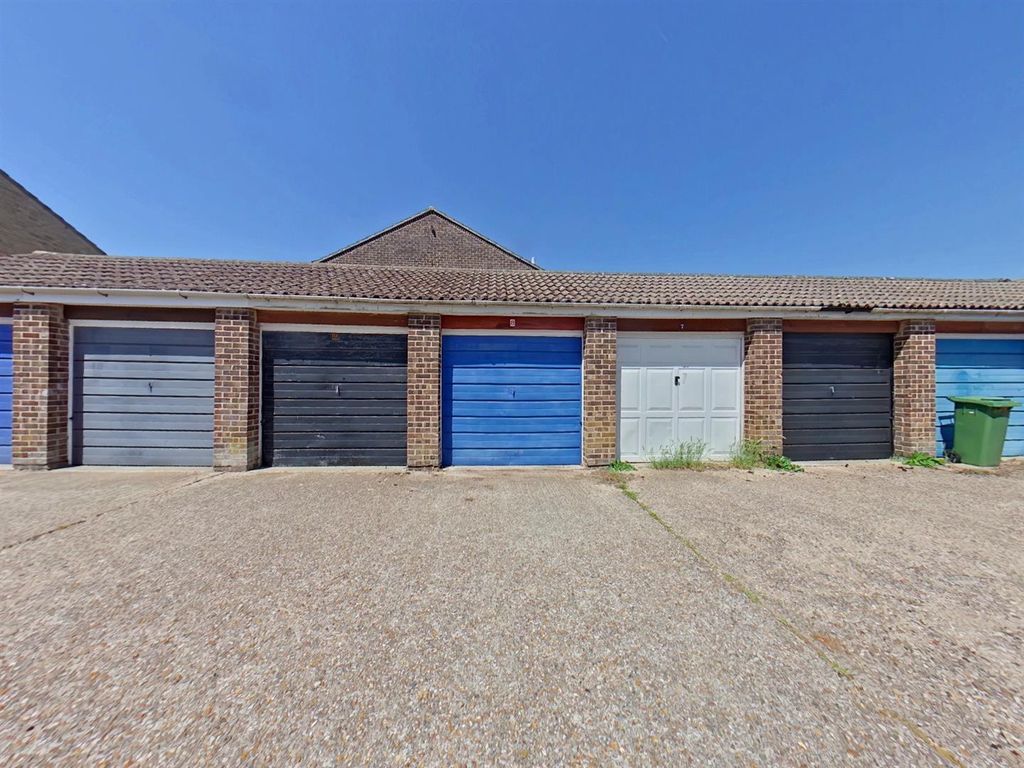 Property photo 2 of 18 Garage.Jpg