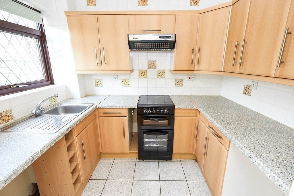 Property photo 2 of 9 Kitchen