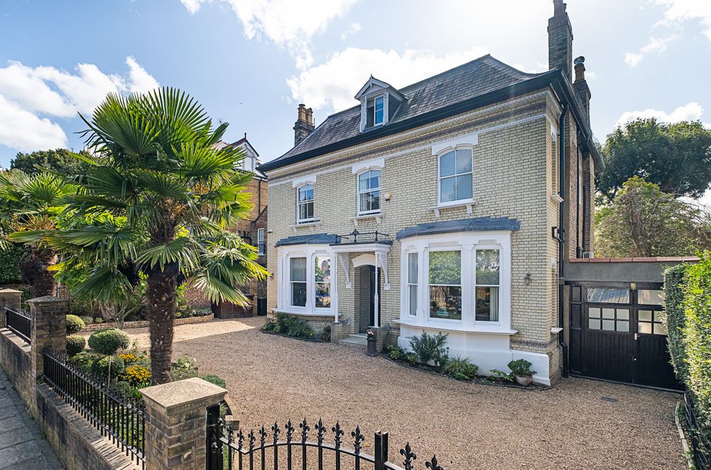 Property photo 1 of 24