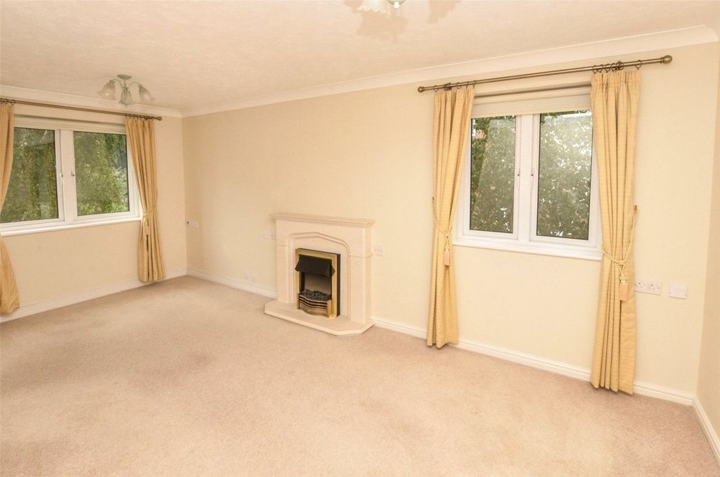 Property photo 2 of 11 Living Room