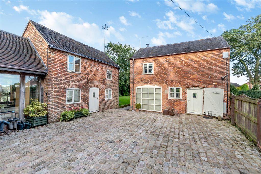 Property photo 2 of 53