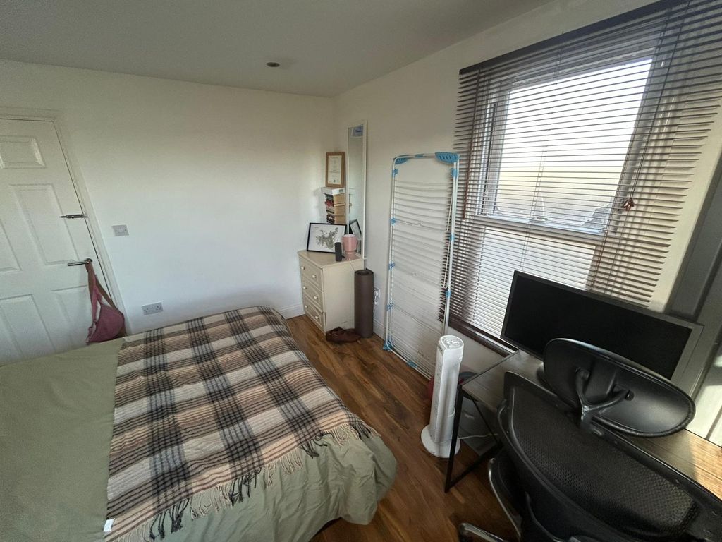 Property photo 1 of 3