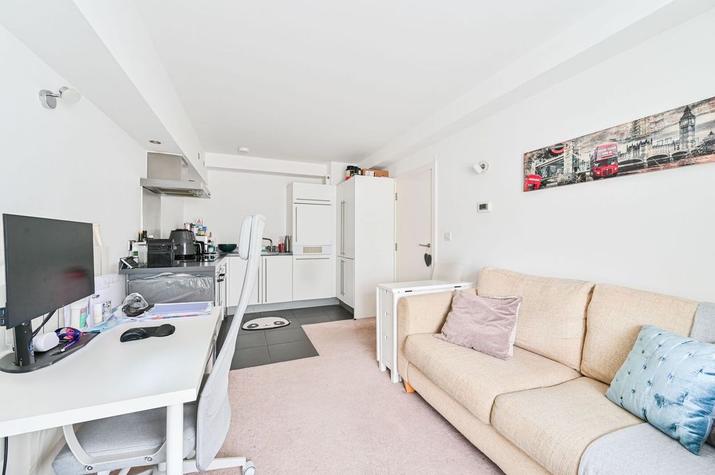 Property photo 2 of 6