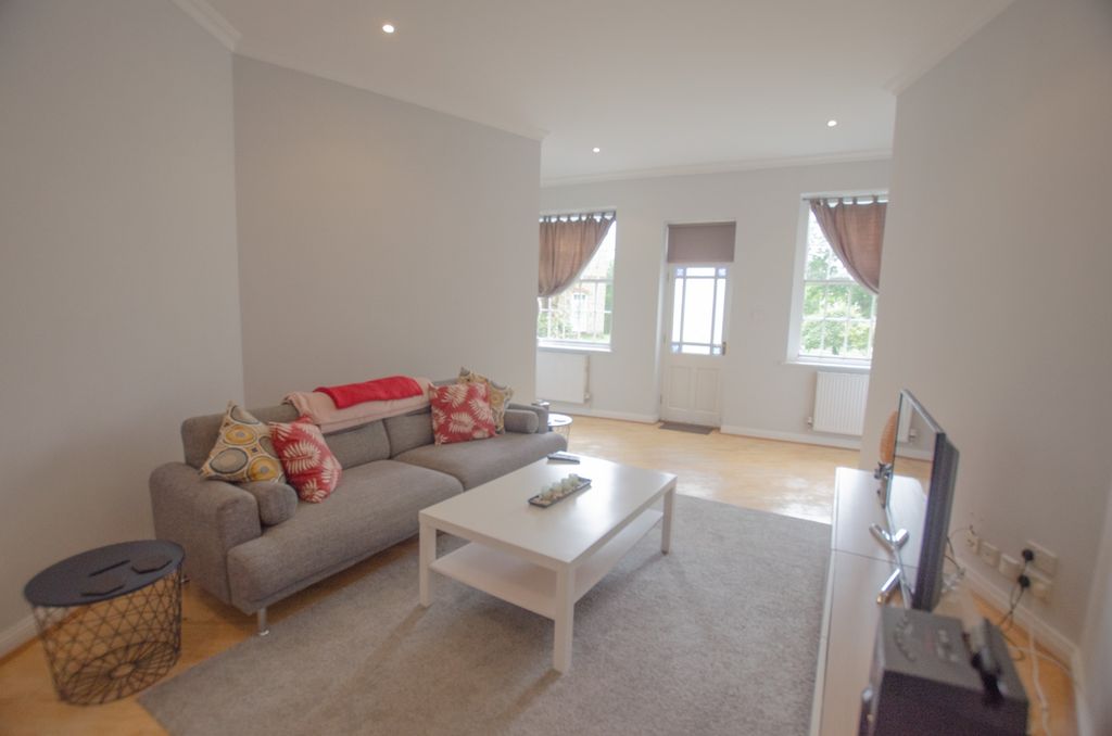 Property photo 2 of 17 12 Tremayne House-4