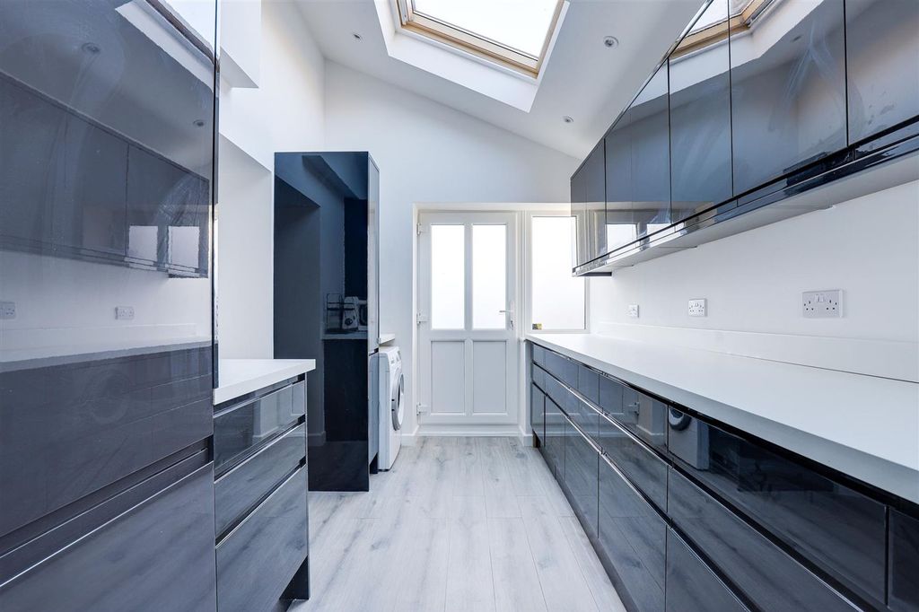 Property photo 3 of 25