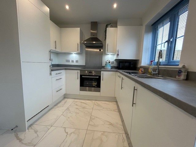 Property photo 3 of 16 9 Medland Kitchen 3
