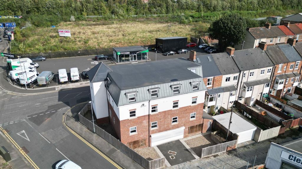 Property photo 3 of 8 Valley St N.3.Jpg