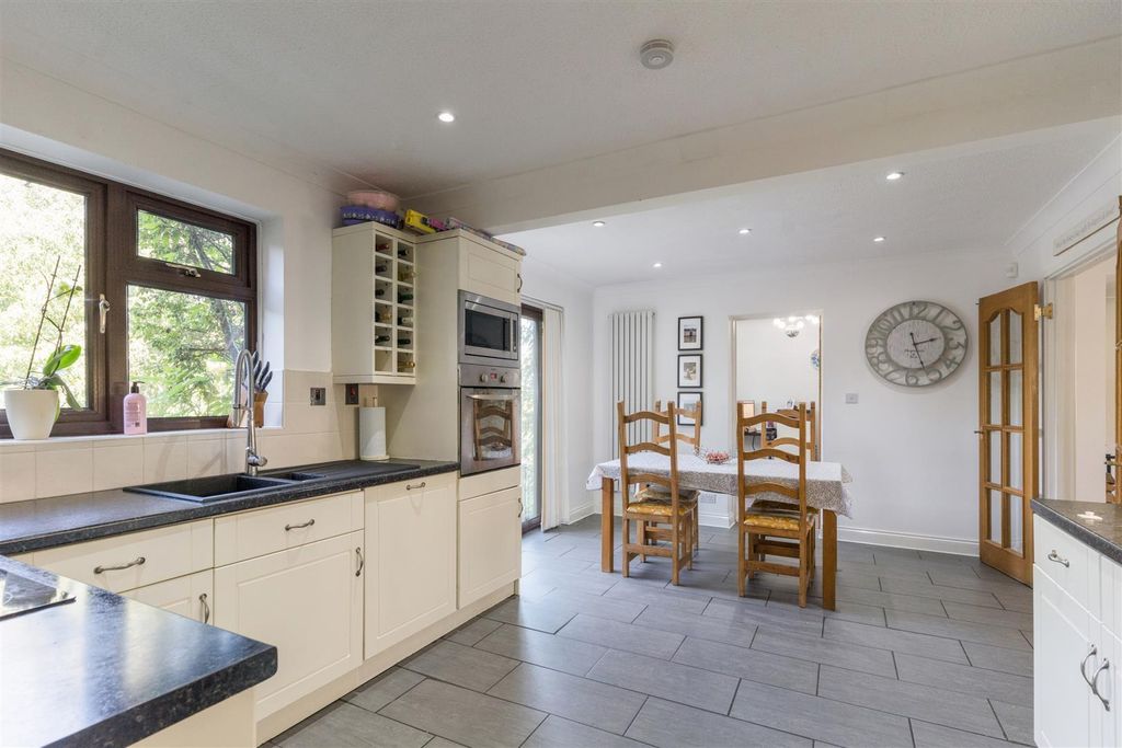 Property photo 3 of 23 Breakfast Room/Kitchen