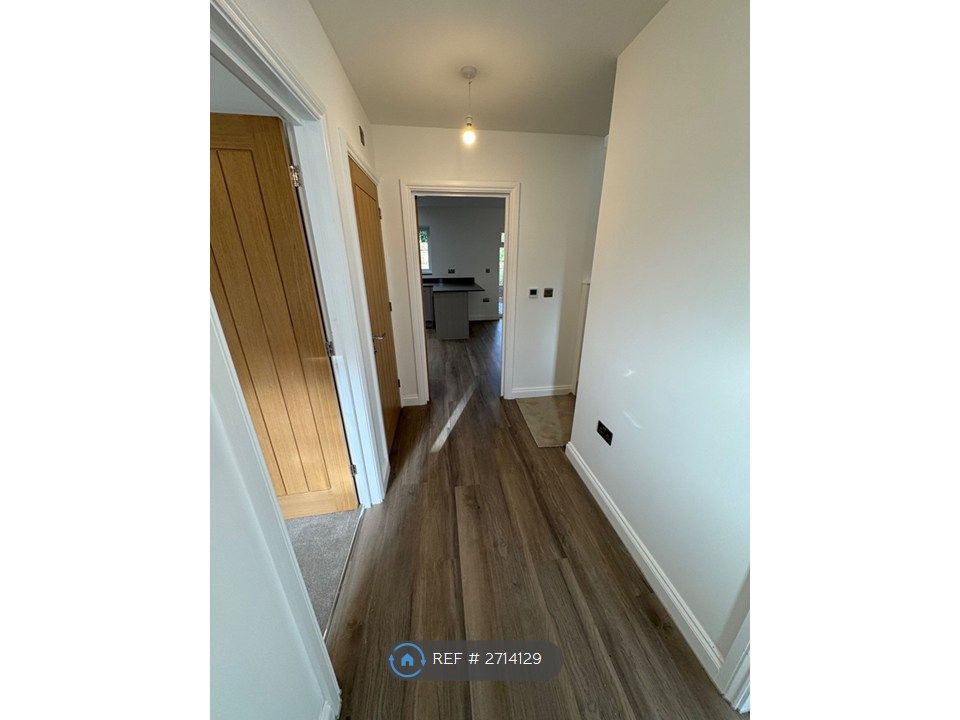 Property photo 2 of 15 Hallway