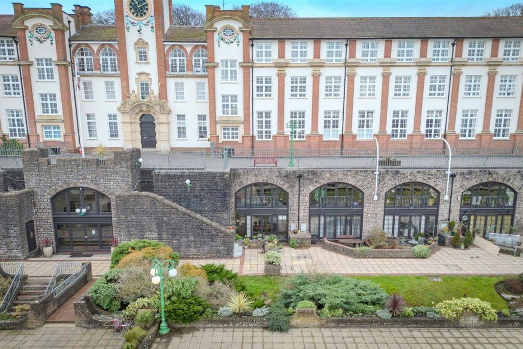 Property photo 1 of 28