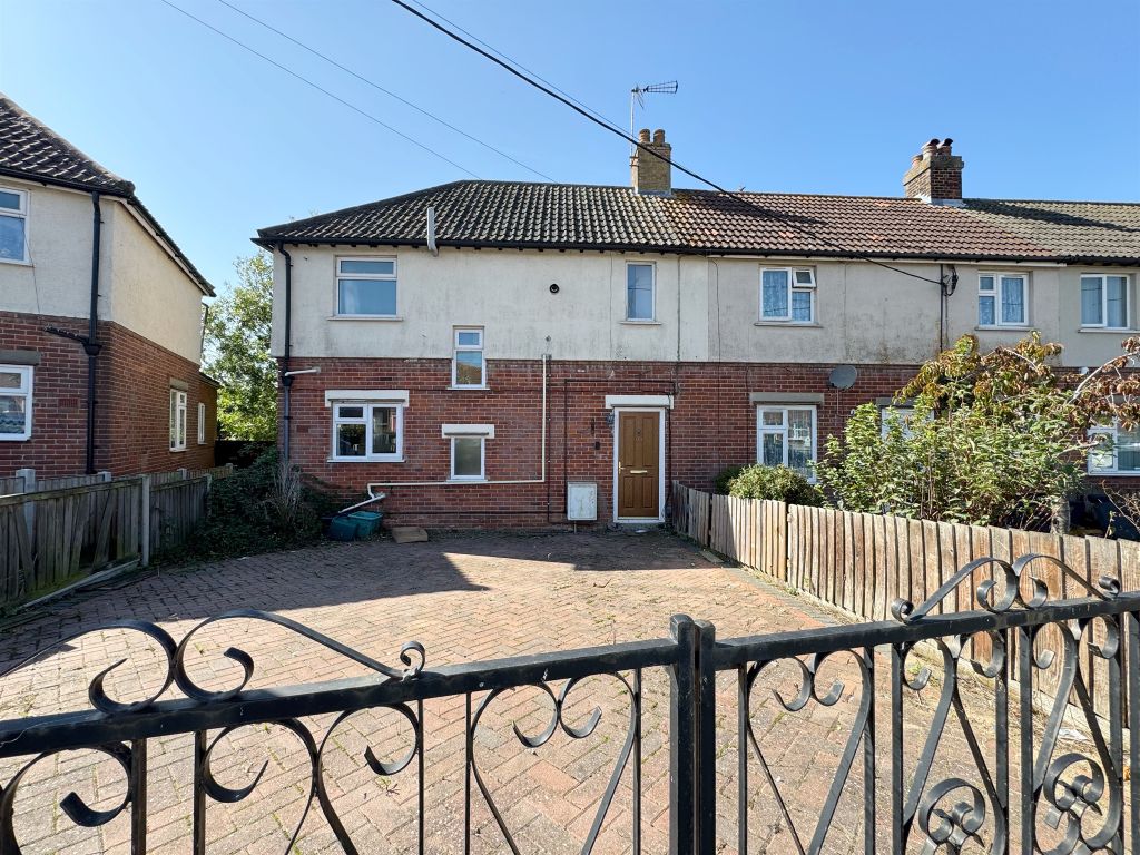 Goring Road, Colchester CO4, 2 bed end terrace house for sale, £220,000 ...