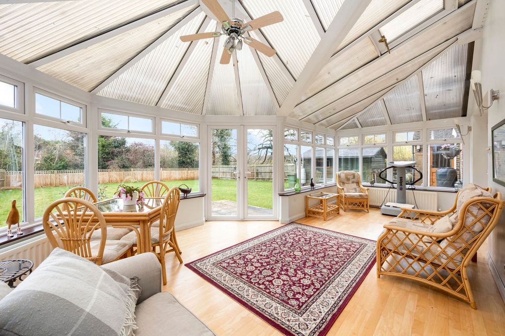 Property photo 3 of 25 Conservatory