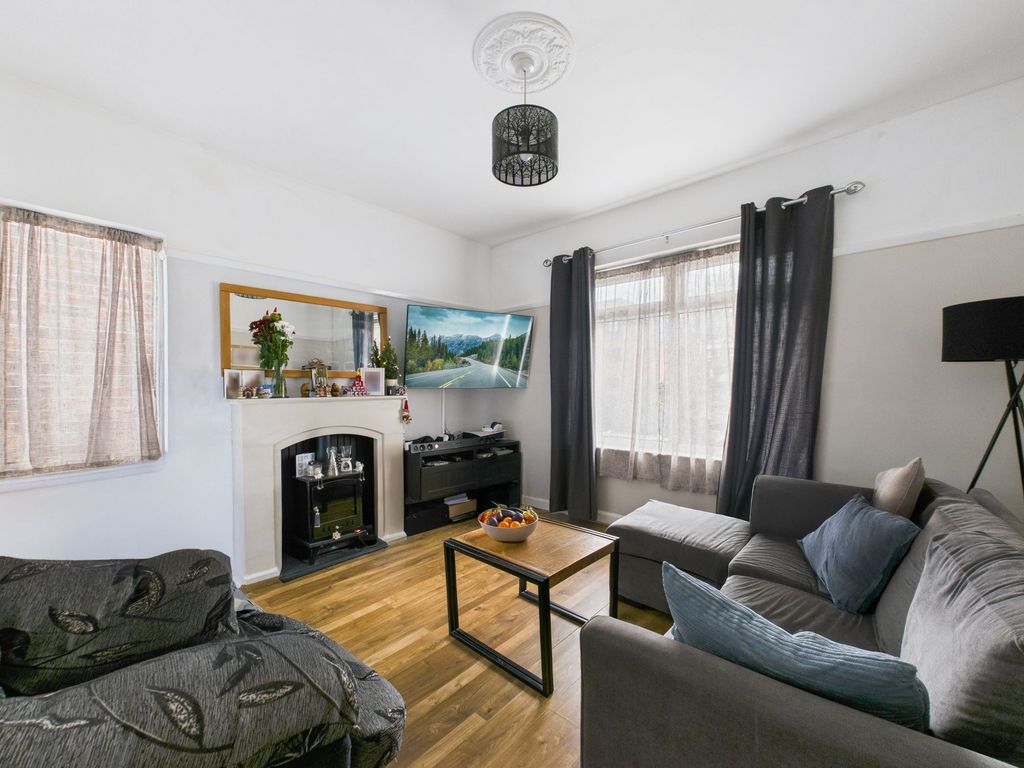 Property photo 2 of 11 Lounge