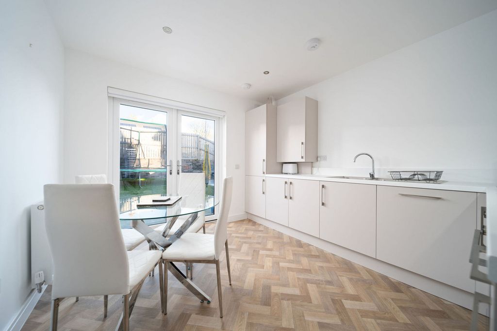 Property photo 3 of 24