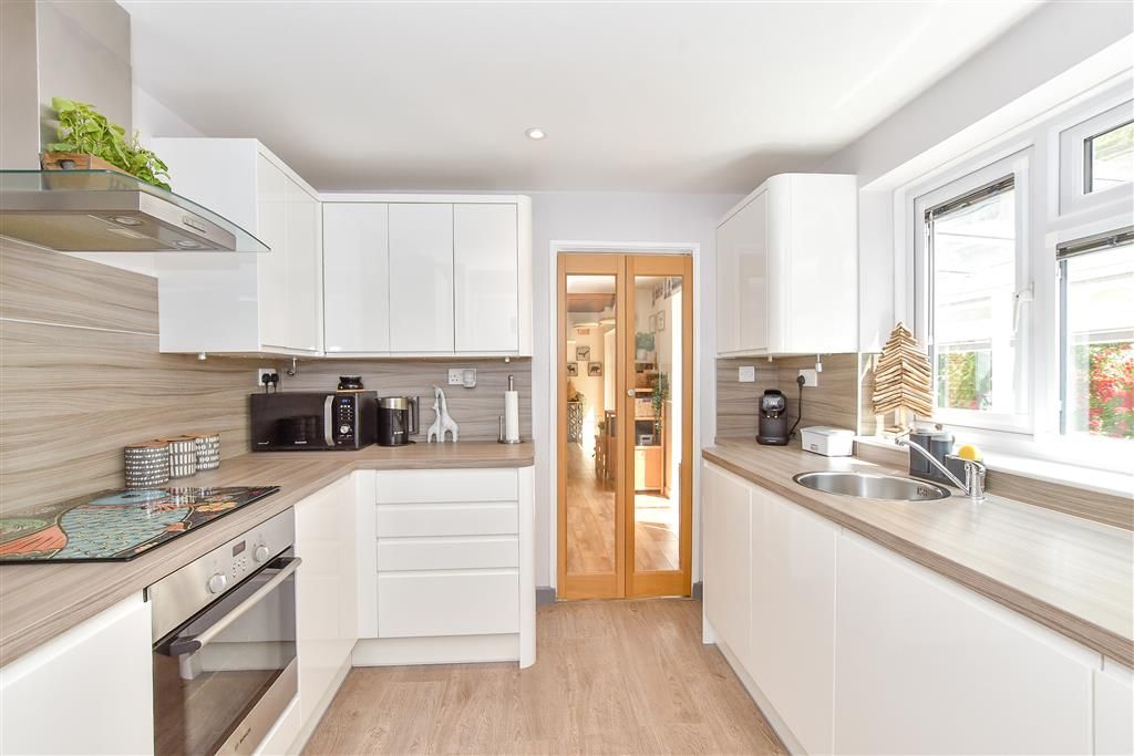 Property photo 2 of 16 Kitchen