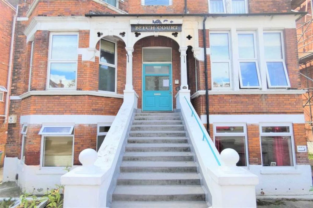 Property photo 2 of 8 Communal Entrance