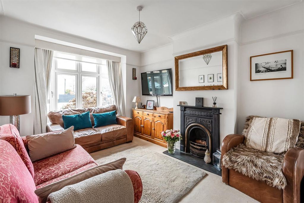 Property photo 2 of 23 1-Sunningdale-Road-10.Jpg