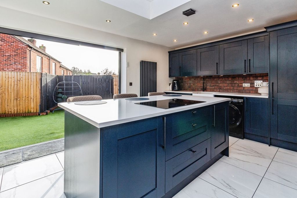 Property photo 3 of 15 Kitchen