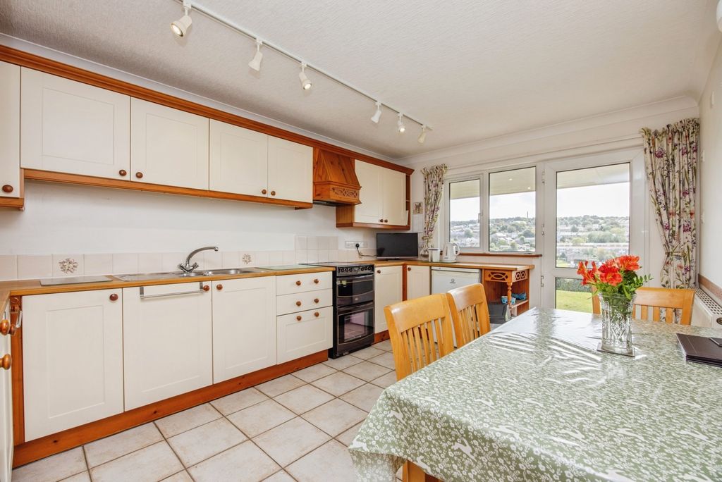 Property photo 3 of 18 Photo