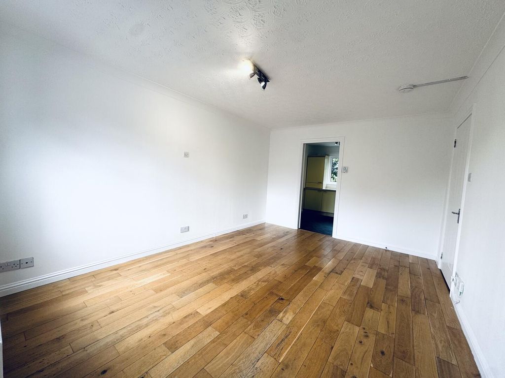 Property photo 3 of 20 Living Room