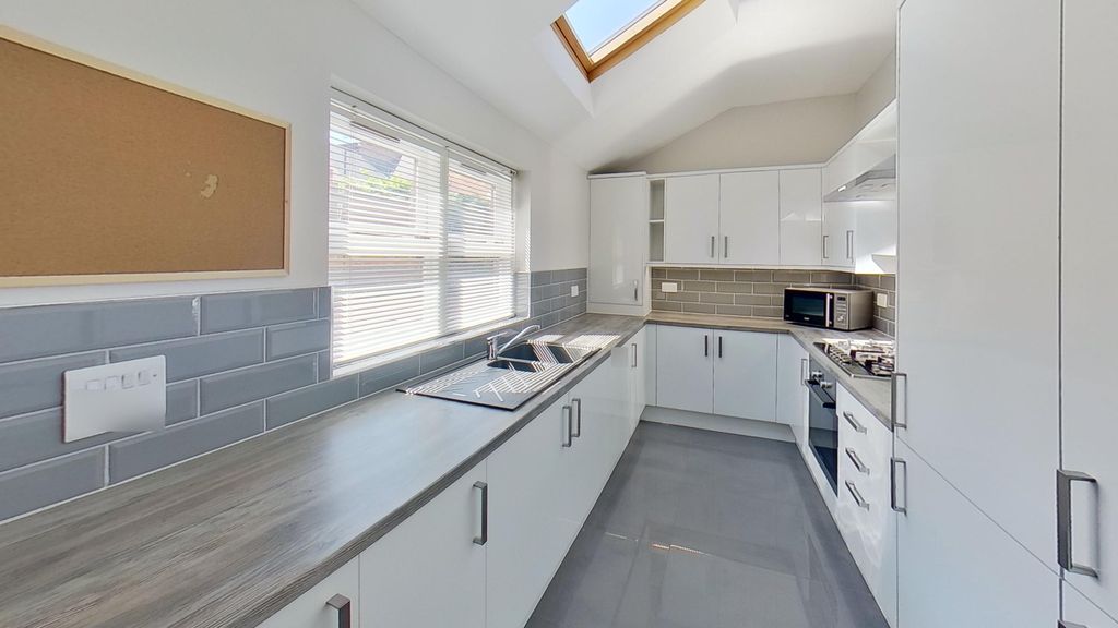 Property photo 3 of 12 Photo 2