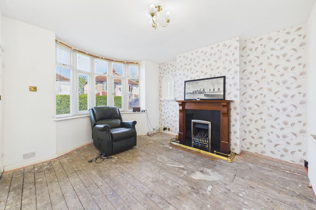 Property photo 2 of 16 Lounge